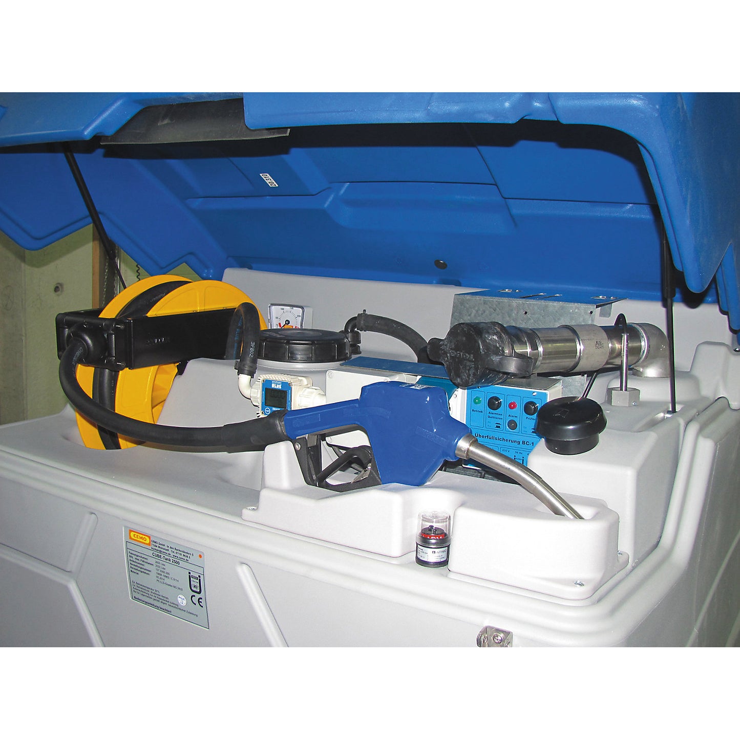 CUBE tank for AUS 32 (AdBlue®), Outdoor Premium, with hinged lid, height 1800 mm, capacity 2500 l.