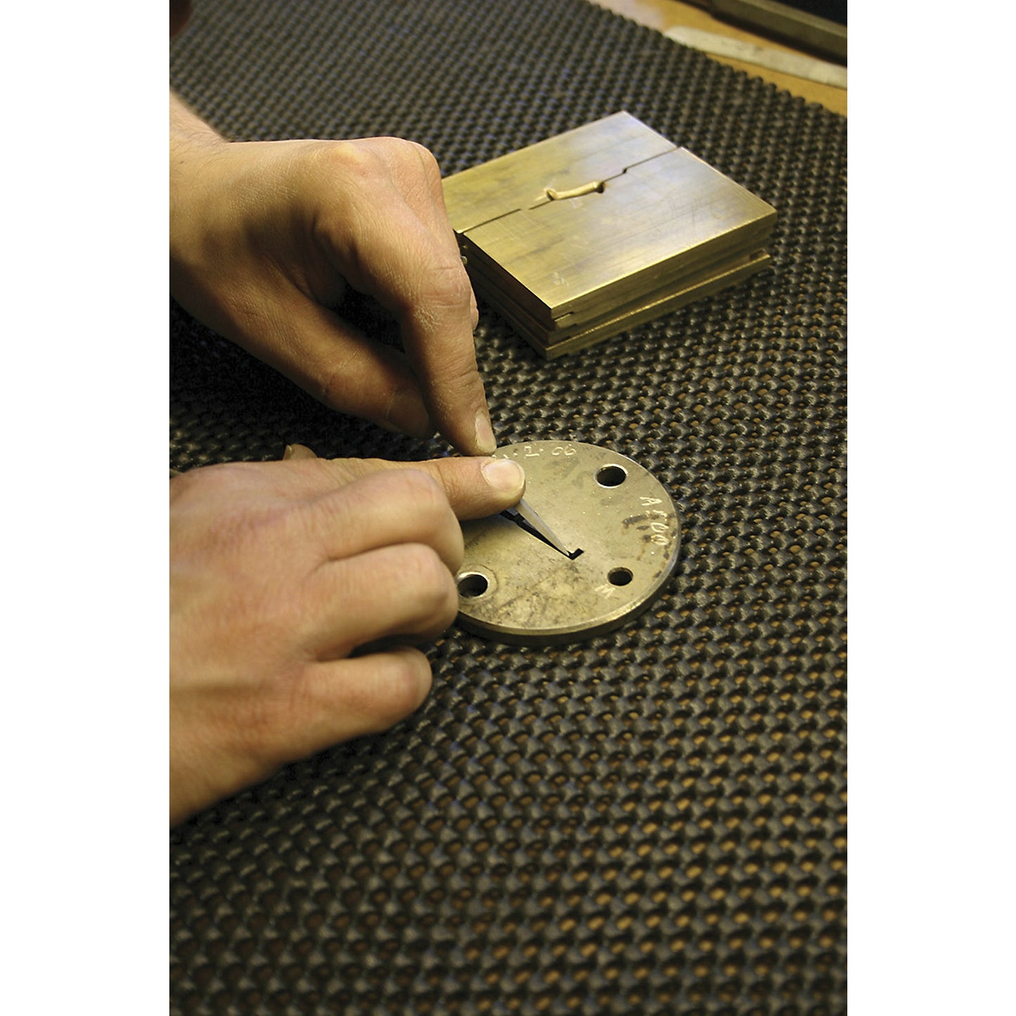 Grip Safe anti-slip coating for drawers, height 4 mm, black, 10 m roll.