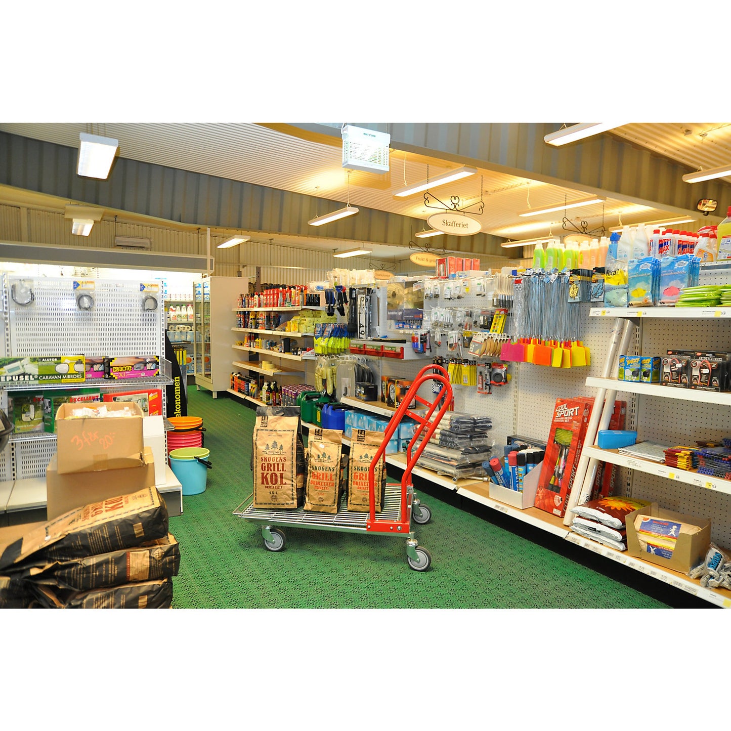 C+C platform trolley, max. load 200 kg, 2 push handles, with mesh shelf.