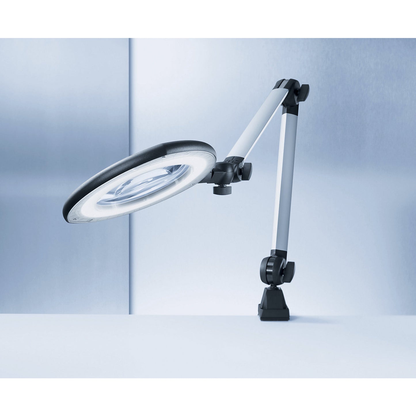 TEVISIO LED magnifying lamp, standard model, LED 14 W, arm 500 / 484 mm.