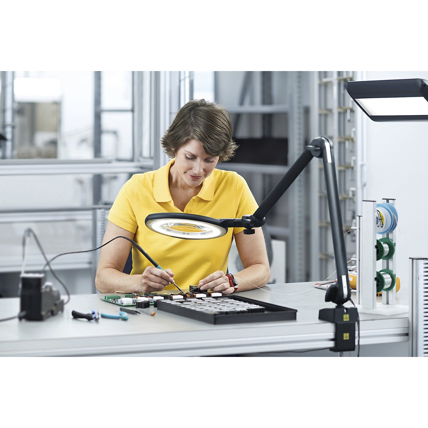 TEVISIO LED magnifying lamp, ESD model, LED 16 W, arm 400 / 384 mm, black.