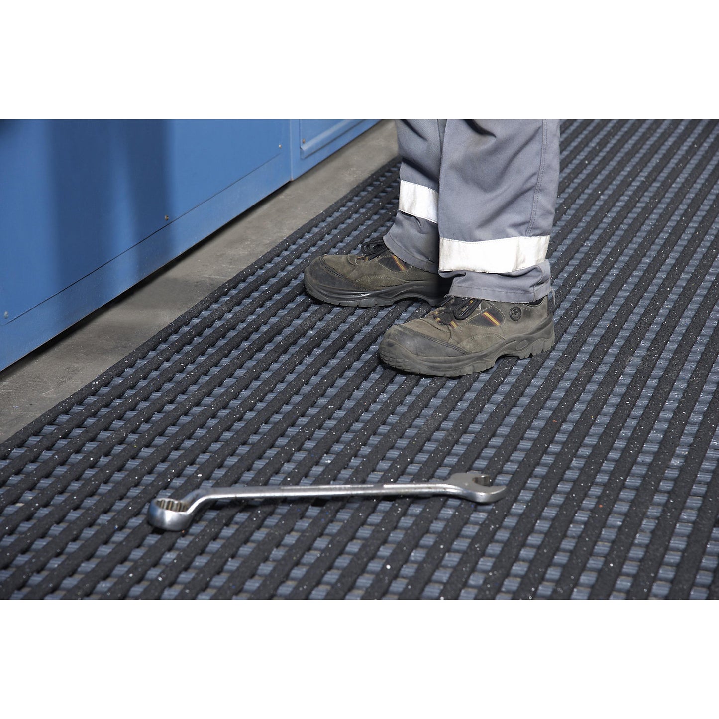 Industrial grid mat, extremely slip resistant, cut per metre, width 1200 mm.