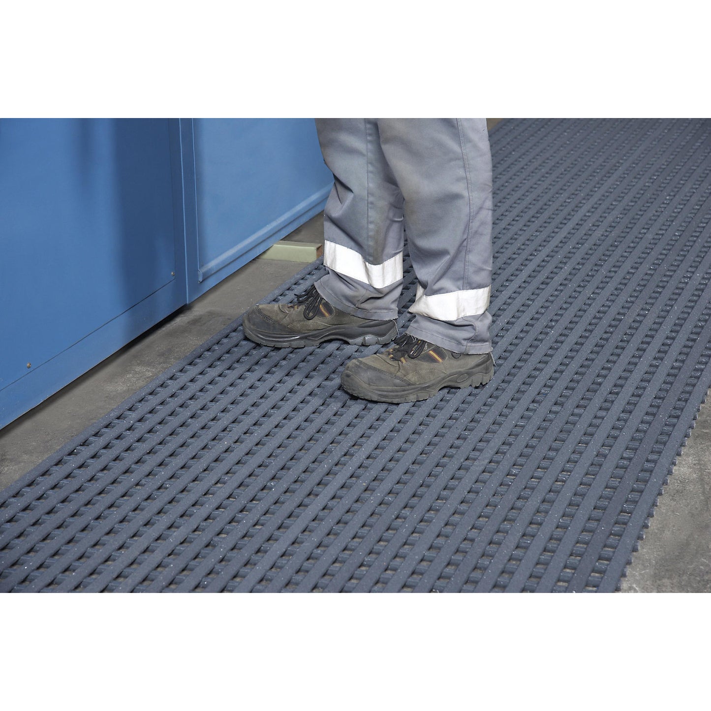 Industrial grid mat for high mechanical loads, cut per metre, width 1000 mm, grey.