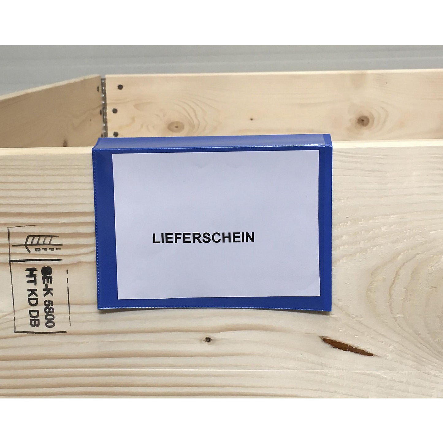 Labelling pouches, pack of 100, for wooden pallet collars, paper format A6, blue.