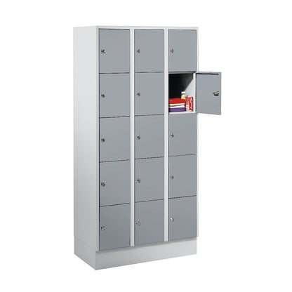 München 5-fold compartment locker, 3 compartments, light grey / silver grey, W 900 mm, with base plinth.