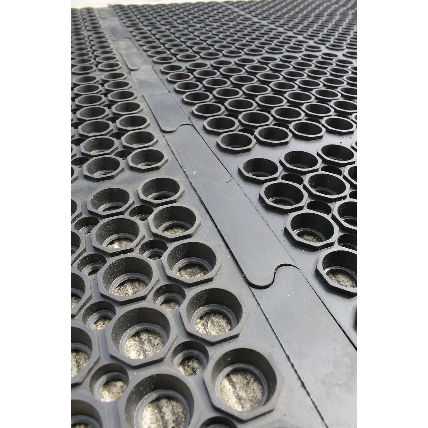 High Duty anti-fatigue matting, modular system, extends on both long sides.