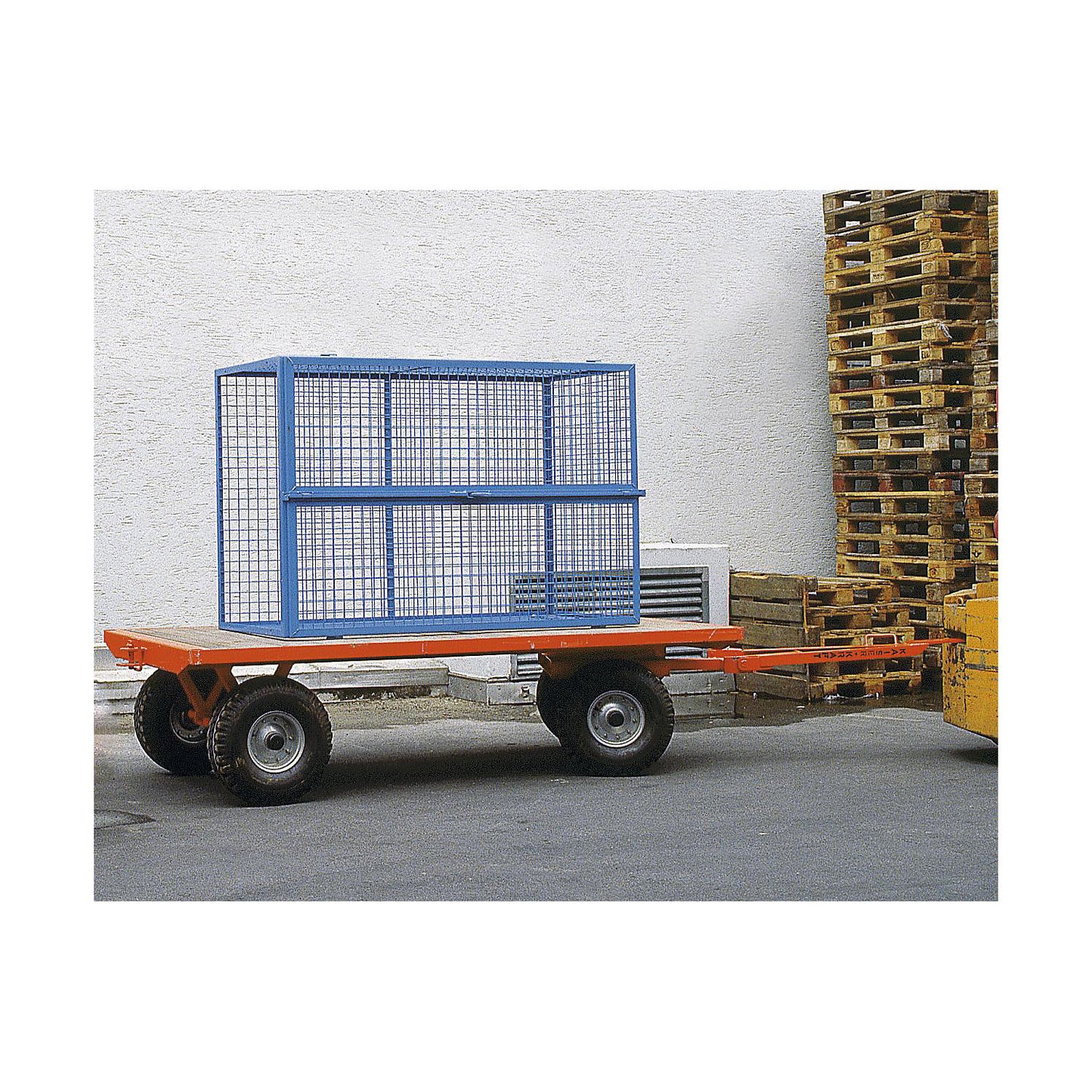 Trailer, 2-wheel turntable steering, max. load 5 t, platform 4.0 x 2.0 m, pneumatic tyres.