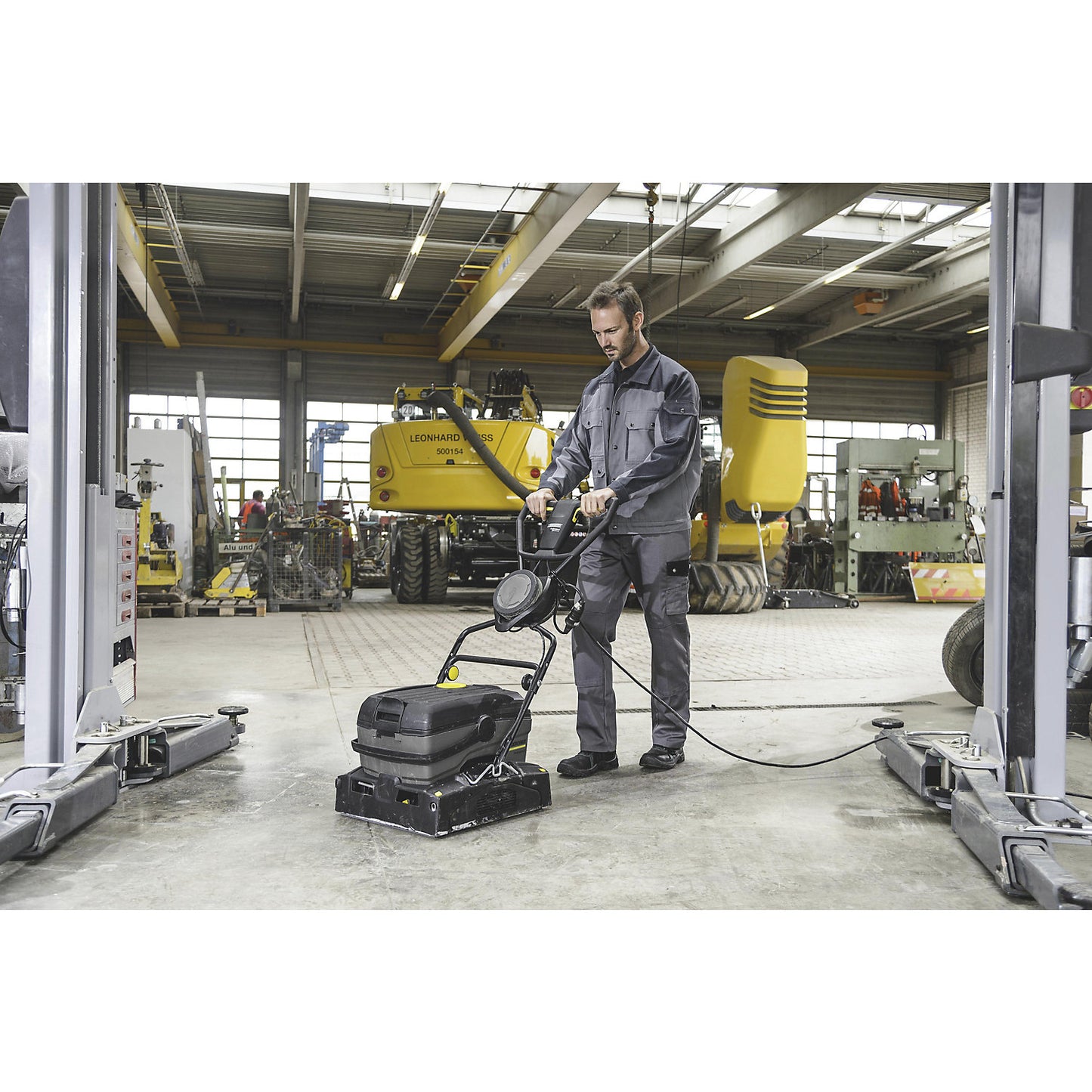 BR 40/10 C ADV floor scrubber, area coverage 400 m²/h, weight 30 kg.