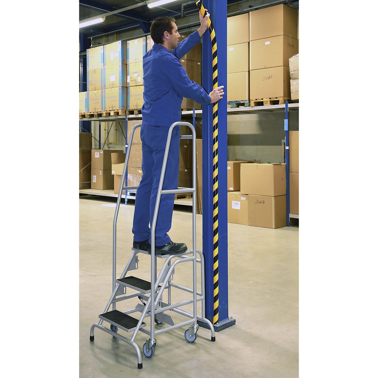 Mobile safety steps, diamond lattice step inserts, with 4 steps.