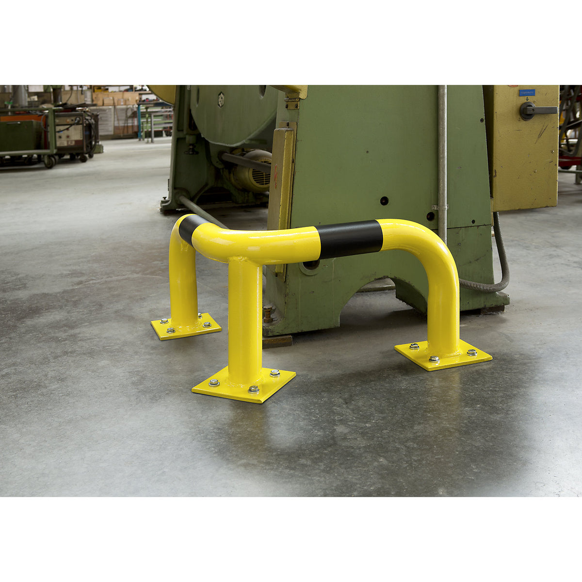 Corner crash protection bar, Ø 76 mm, for outdoor use, height 1200 mm.