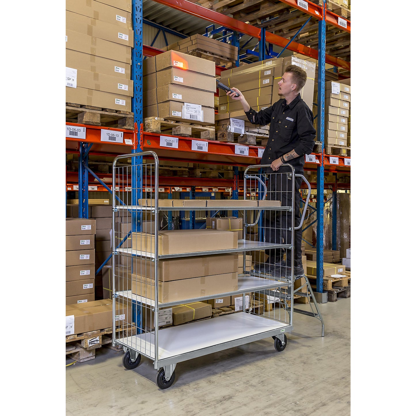 Flexible shelf truck, with 4 shelves, length 1590 mm, swivel castors with stops.