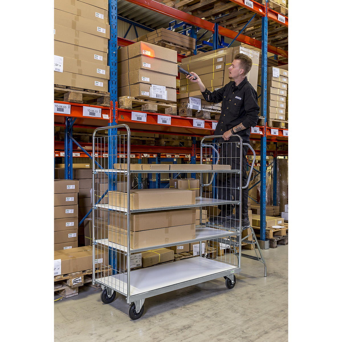 Flexible shelf truck, with 4 shelves, length 1190 mm, swivel castors with stops.