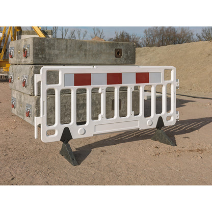 Plastic barrier fencing, length 2 m, white.