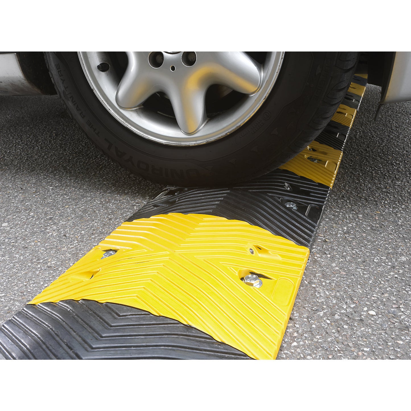 Speed ramp, for a maximum of 5 km/h, LxWxH 2500 x 350 x 50 mm.