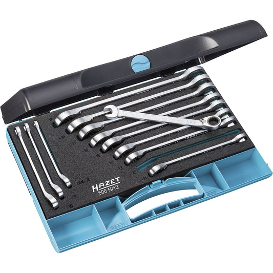 Ratchet combination spanner set, 12 pieces, in a smart case.