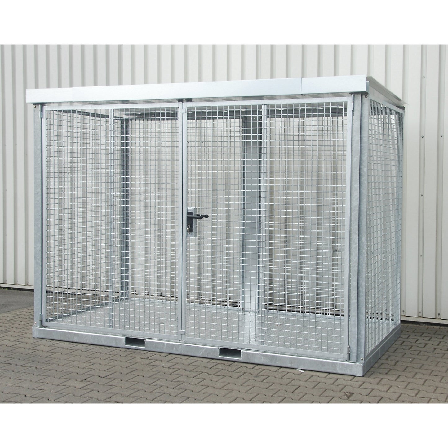 Assembled mesh gas cylinder cage, 78 cylinders with Ø 230 mm, ribbed sheet metal floor.