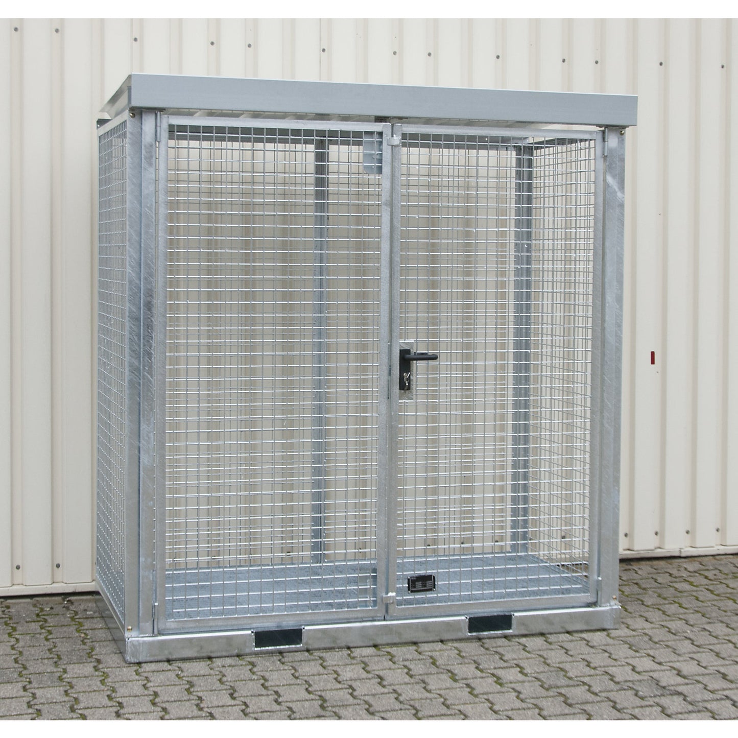 Assembled mesh gas cylinder cage, 32 cylinders with Ø 230 mm, grate floor.