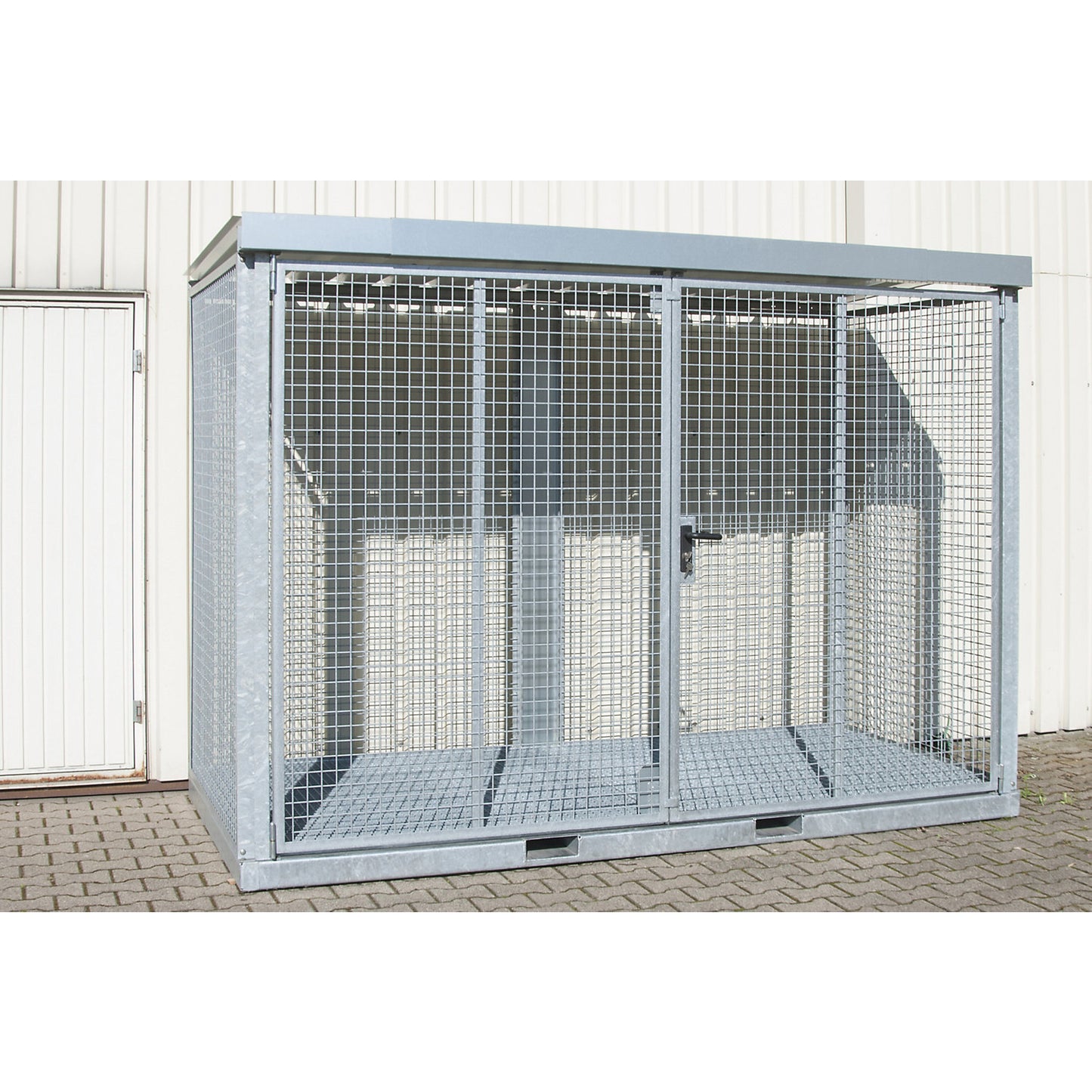 Assembled mesh gas cylinder cage, 78 cylinders with Ø 230 mm, grate floor.
