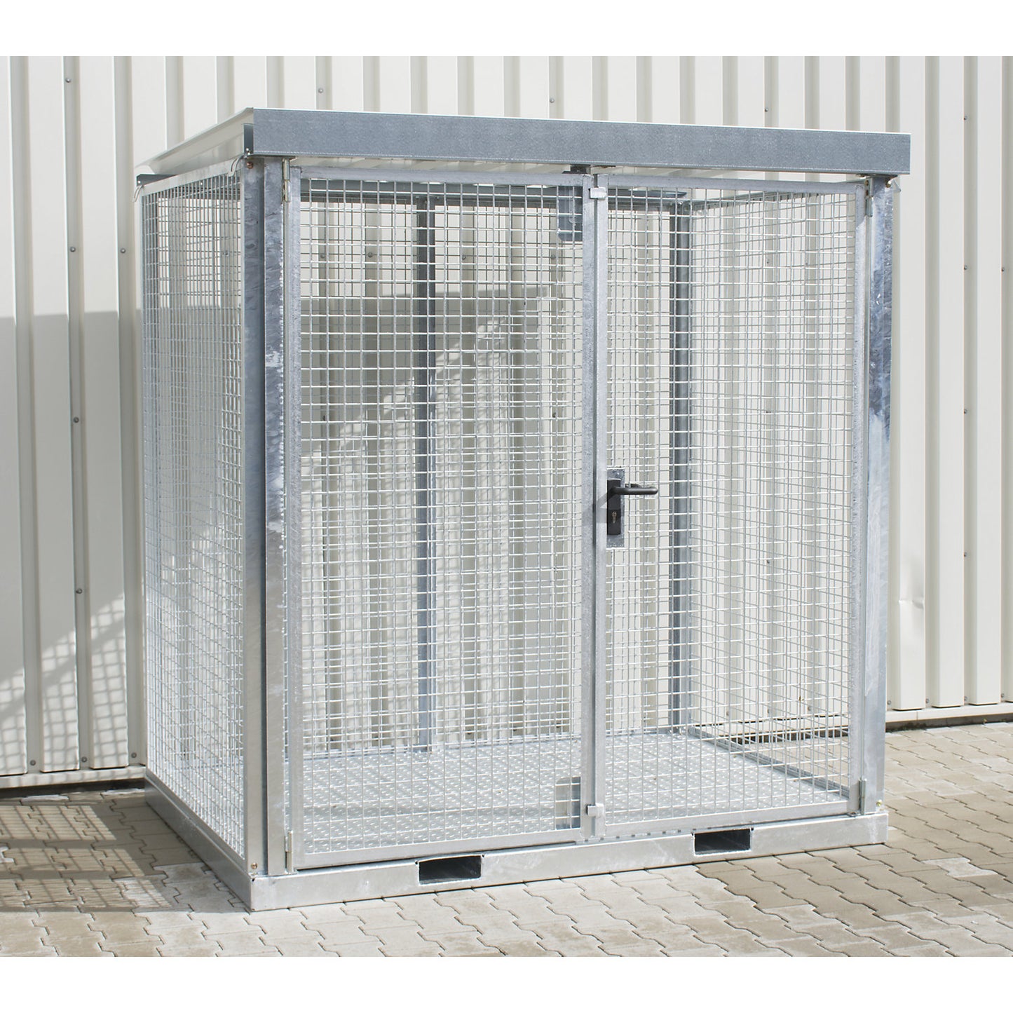 Assembled mesh gas cylinder cage, 45 cylinders with Ø 230 mm, ribbed sheet metal floor.