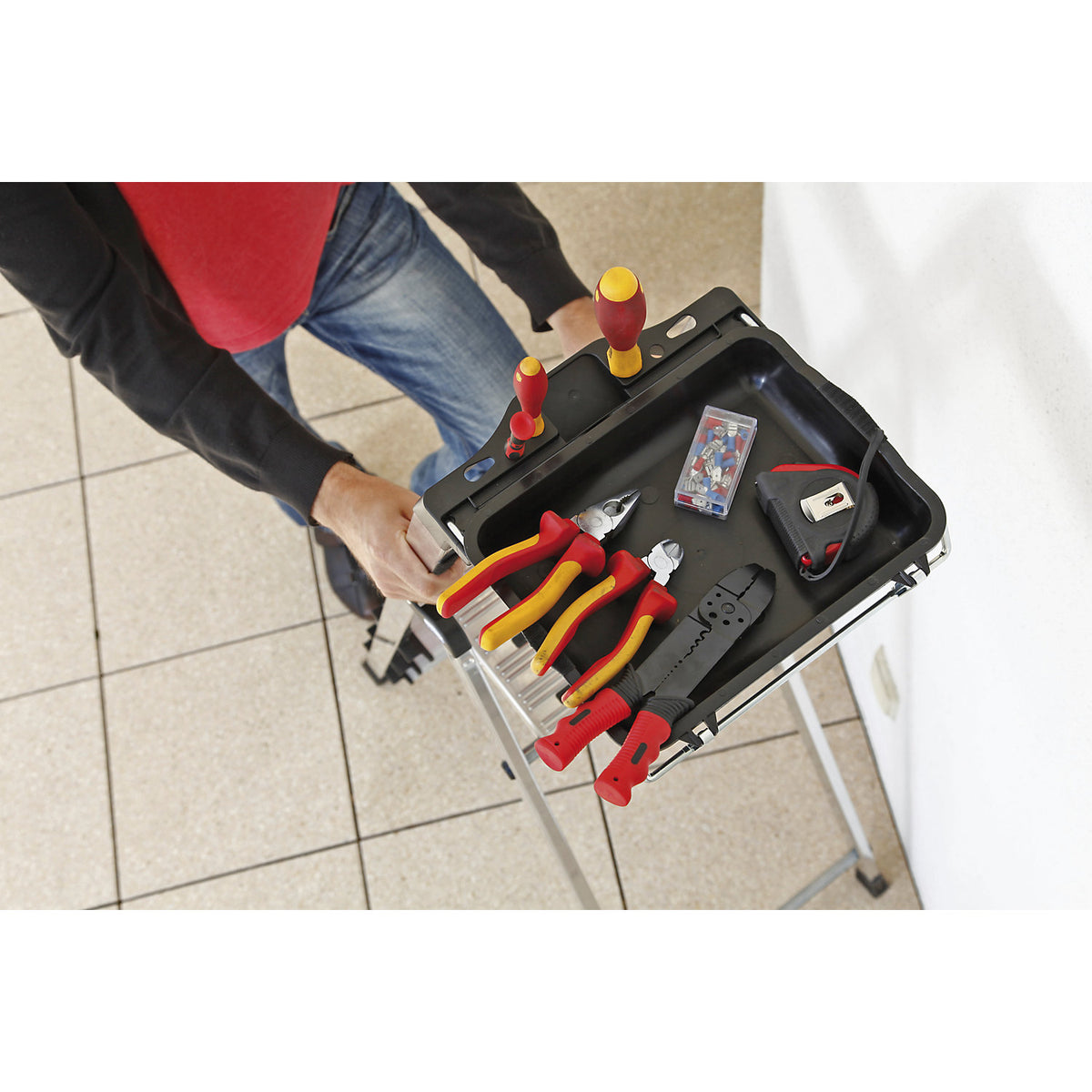 Aluminium step ladder, with a MultiGrip system, 6 steps.