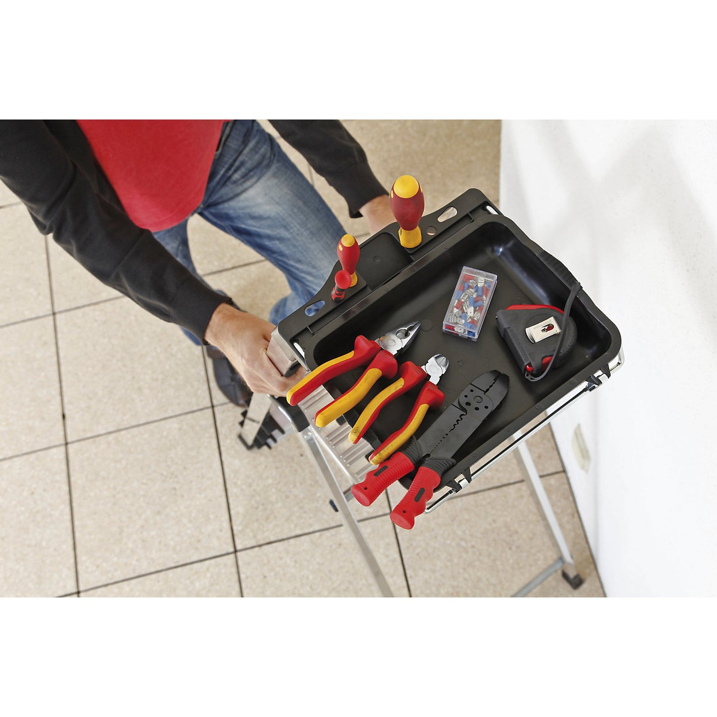 Aluminium step ladder, with a MultiGrip system, 6 steps.