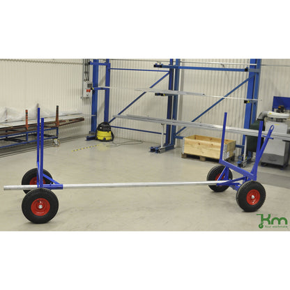 Professional long goods truck, max. load 3.5 t, length 4 m, blue.