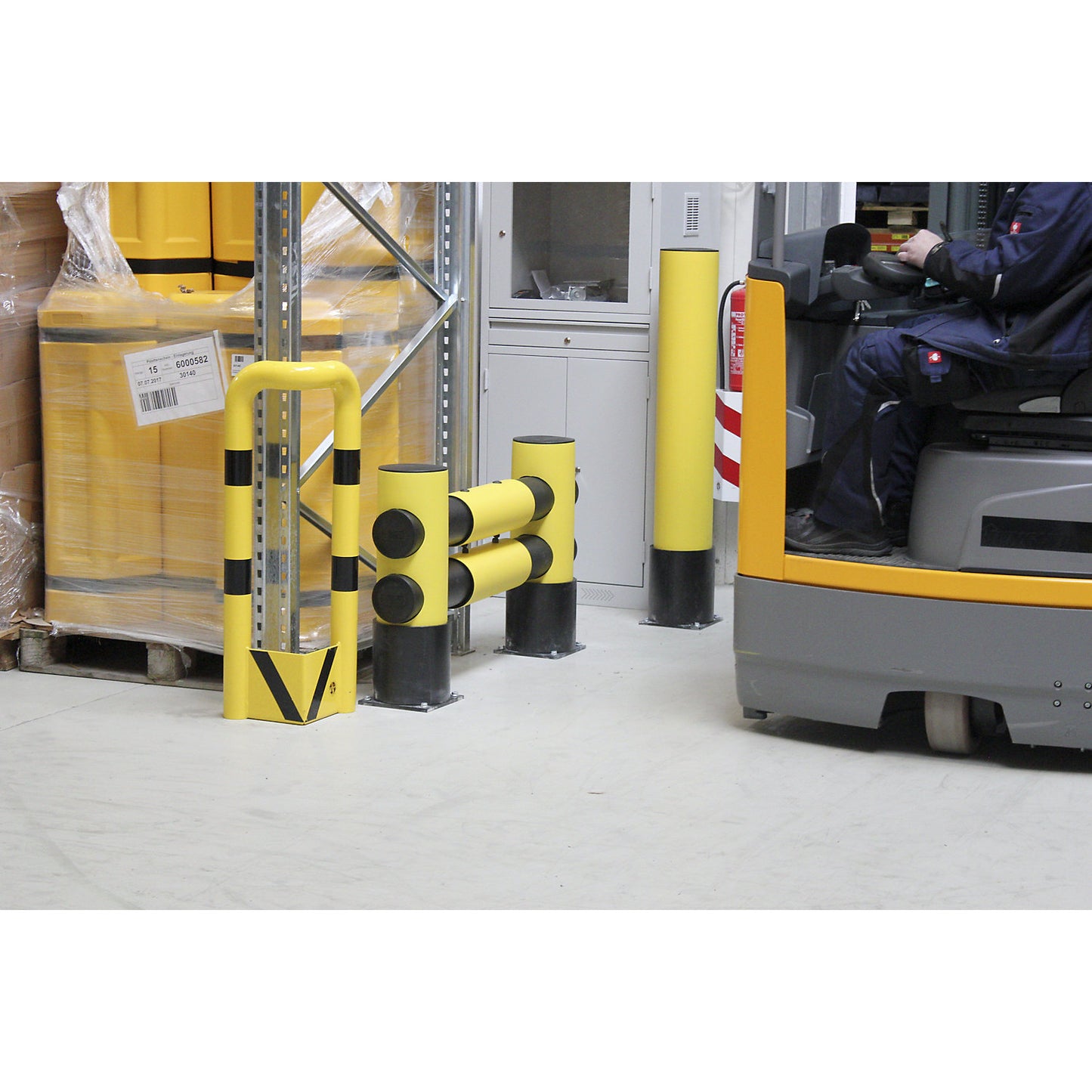 Pallet racking end protection, made of flexible plastic, 2 rails, 1137 mm.