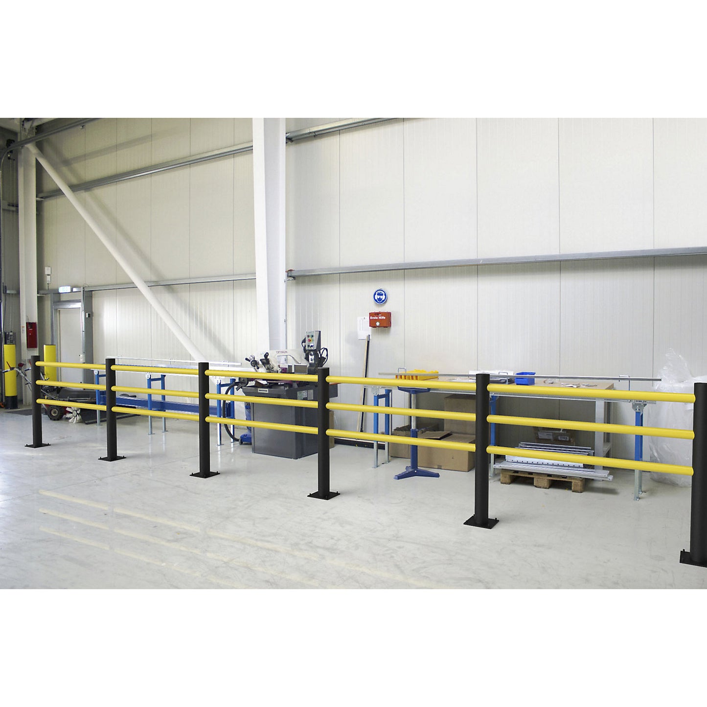 Safety railing, made of flexible plastic, end posts.