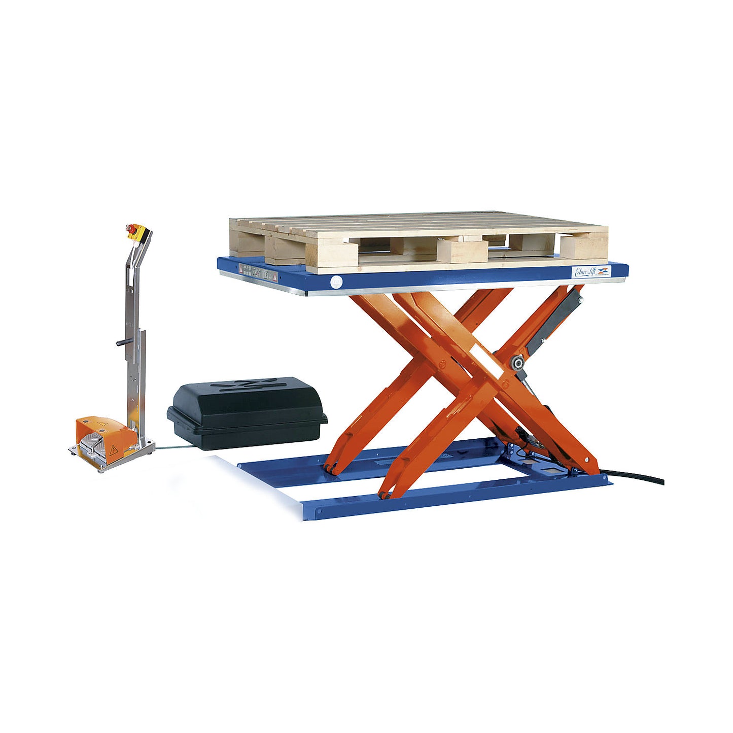 Low profile lift table, LxW 1350 x 1000 mm, lifting range up to 900 mm, closed platform, 400 V, with foot operated control unit.
