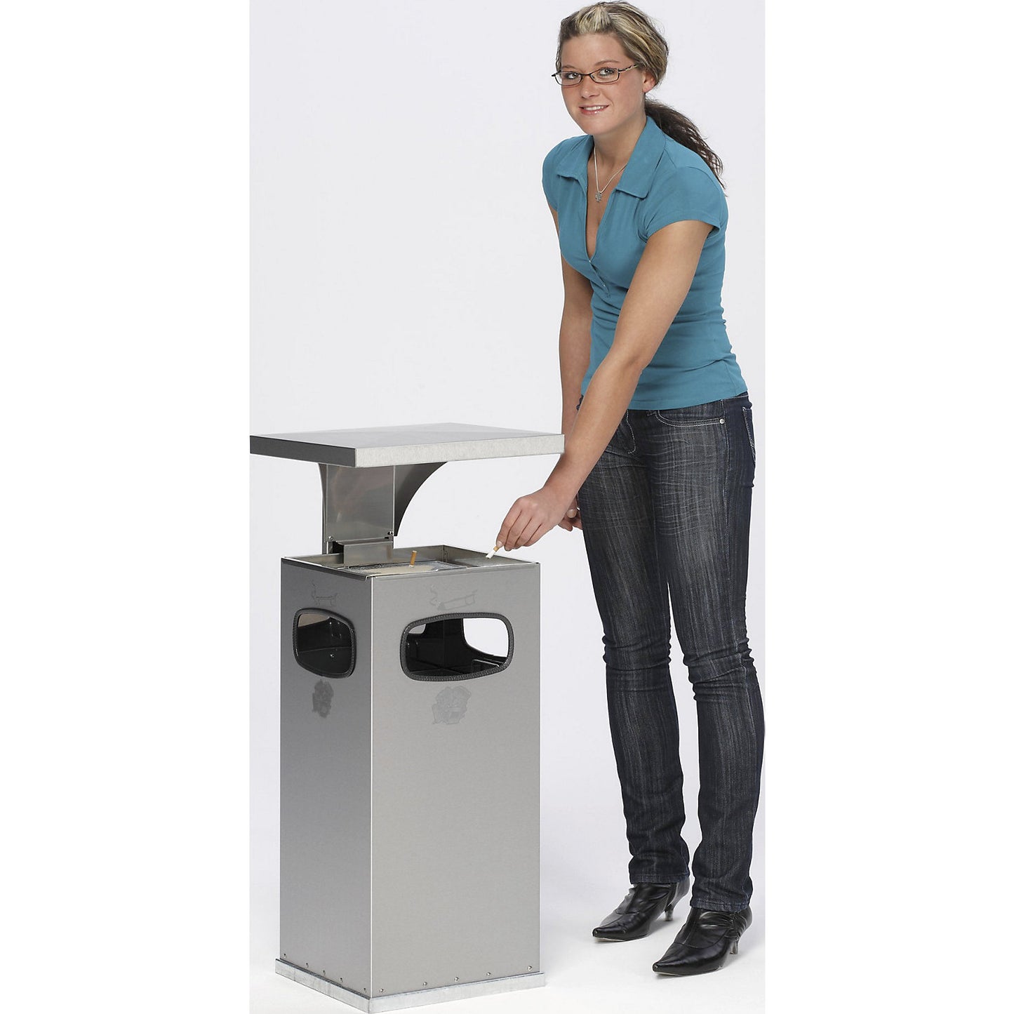 Waste collector with ashtray insert, capacity 38 l, WxHxD 395 x 910 x 395 mm, stainless steel.