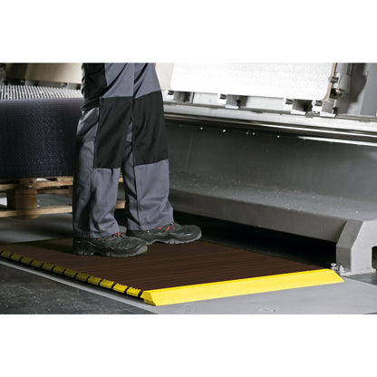 Wooden safety grid Yoga, ddark stain, per metre, with bevelled edge, incl. yellow ramp edges, width 1200 mm.