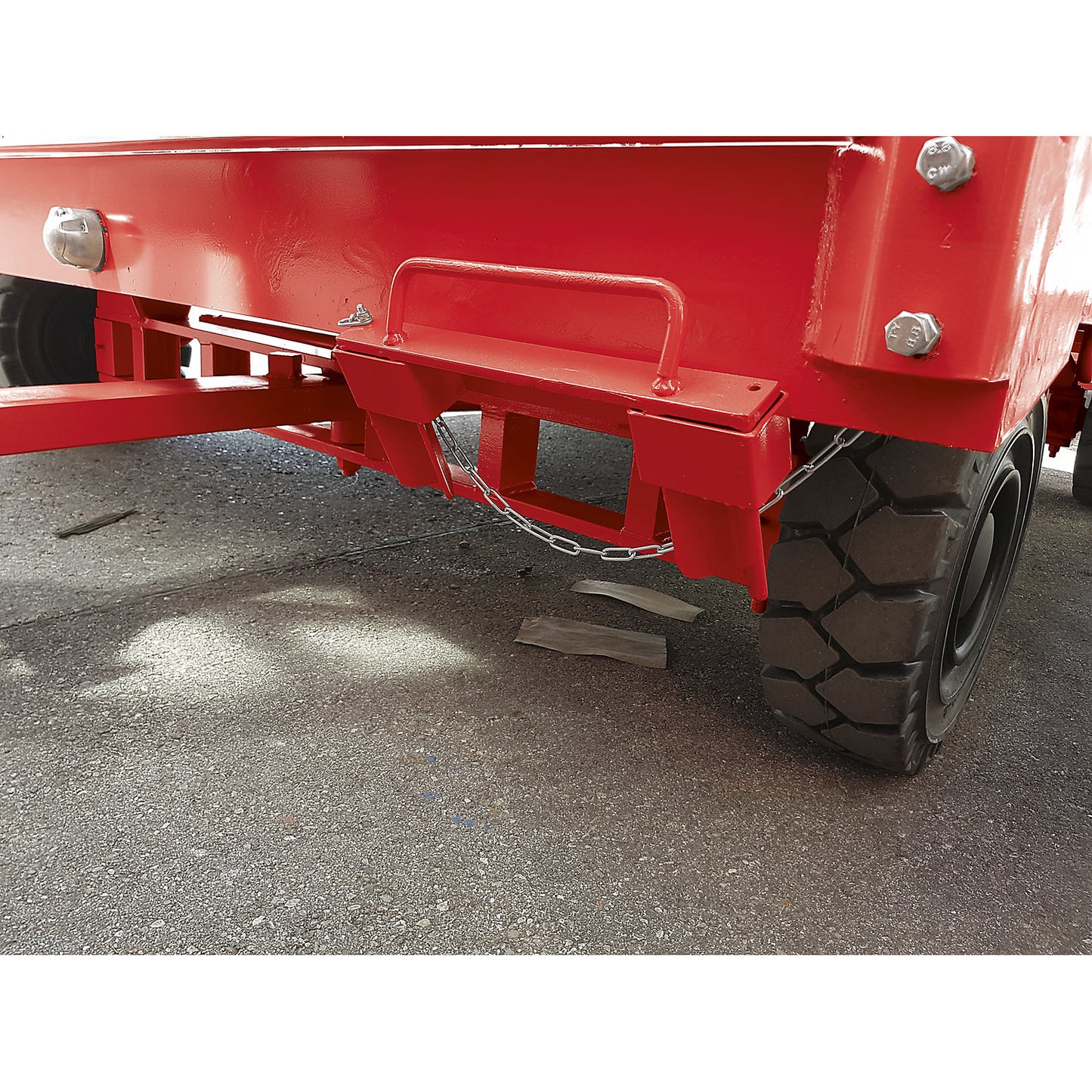 Wheel chock, double action, traffic red RAL 3020.