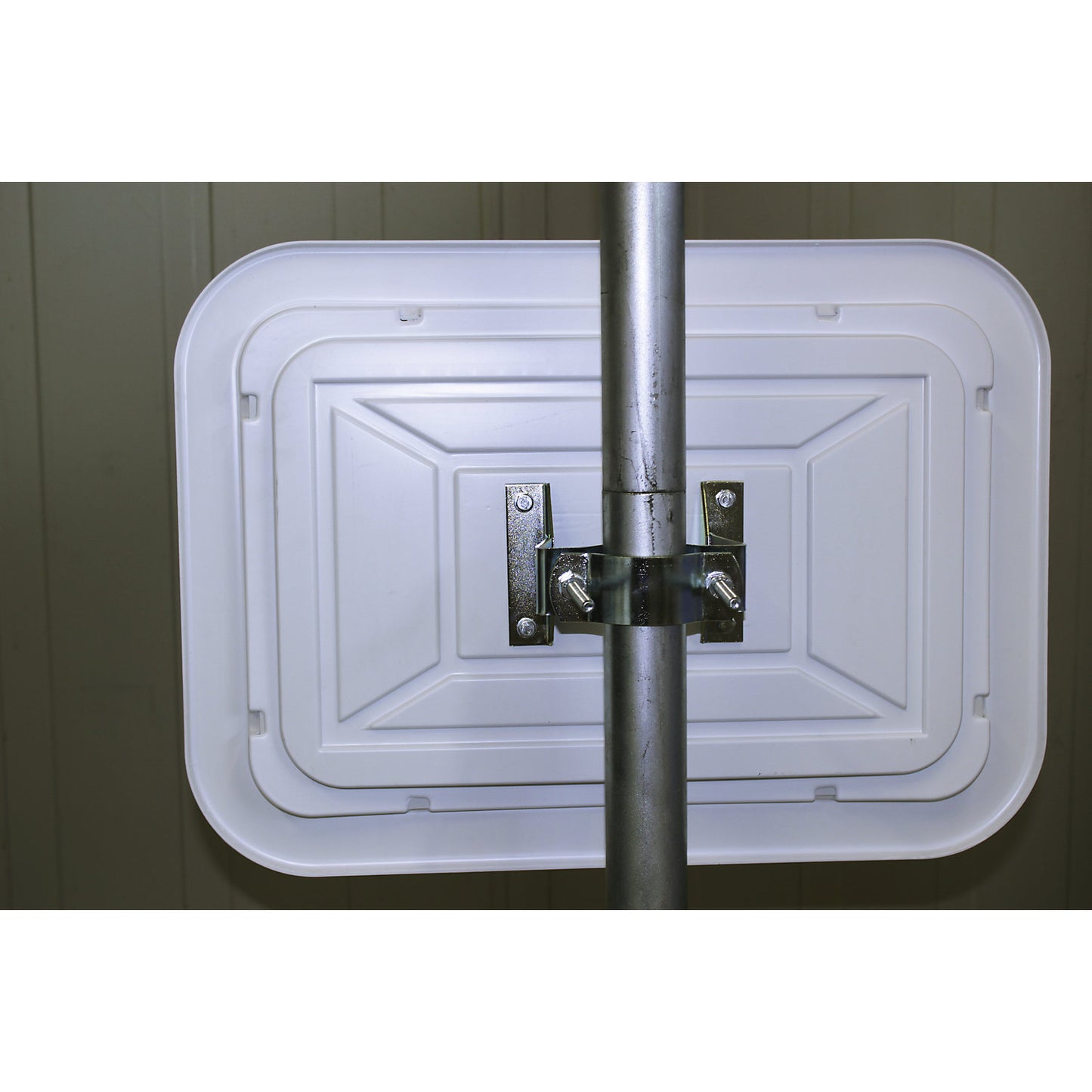 Traffic mirror with universal bracket, rectangular, HxWxD 400 x 600 x 50 mm.