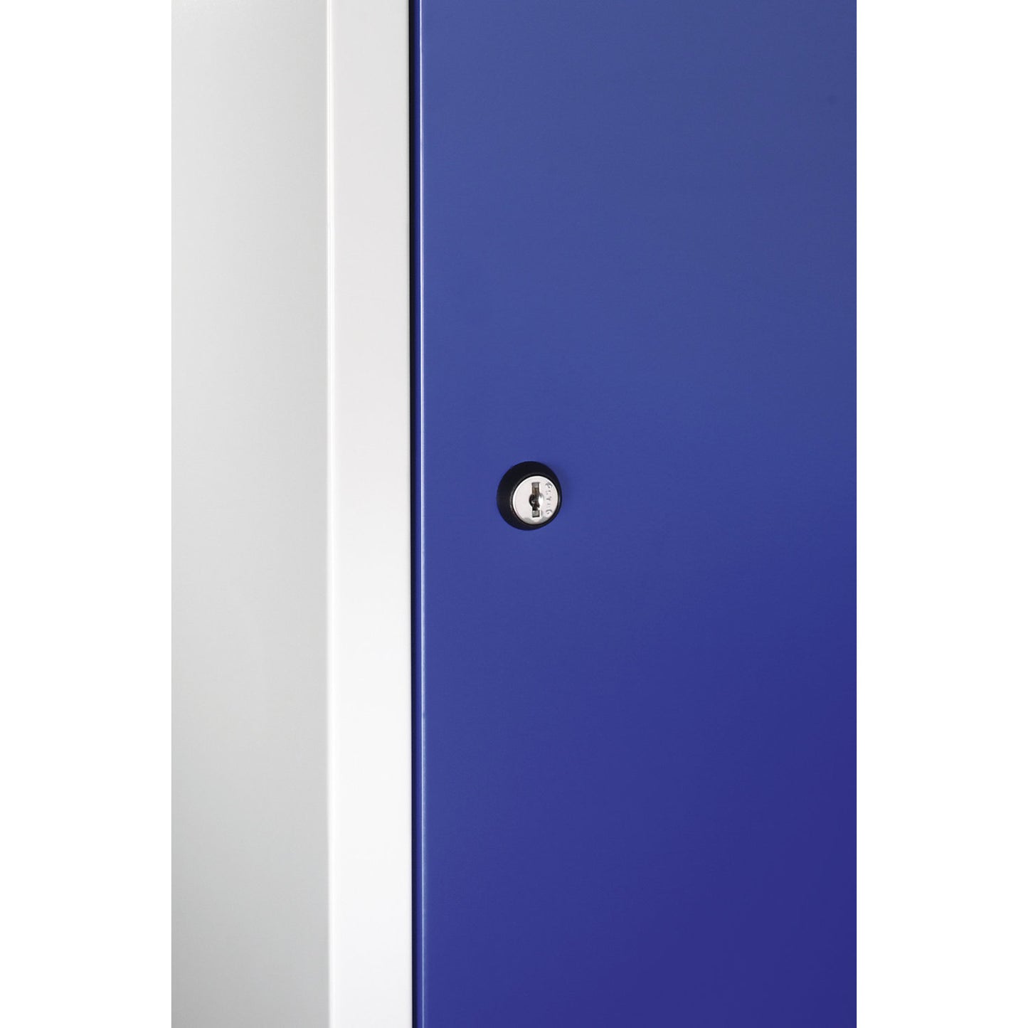Cylinder lock, as a main locking system, extra cost.
