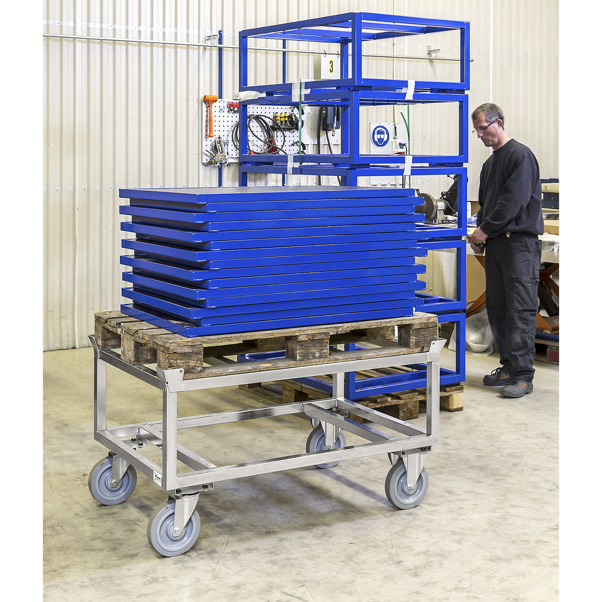 Pallet dolly, zinc plated, height 655 - 835 mm, without stops.