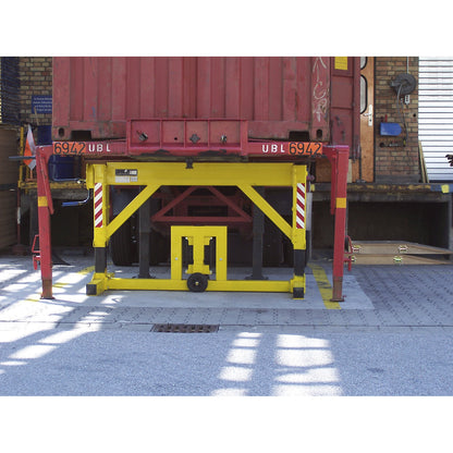 Loading support for semi-trailers, max. load 25 t, contact surface LxW 1800 x 150 mm.