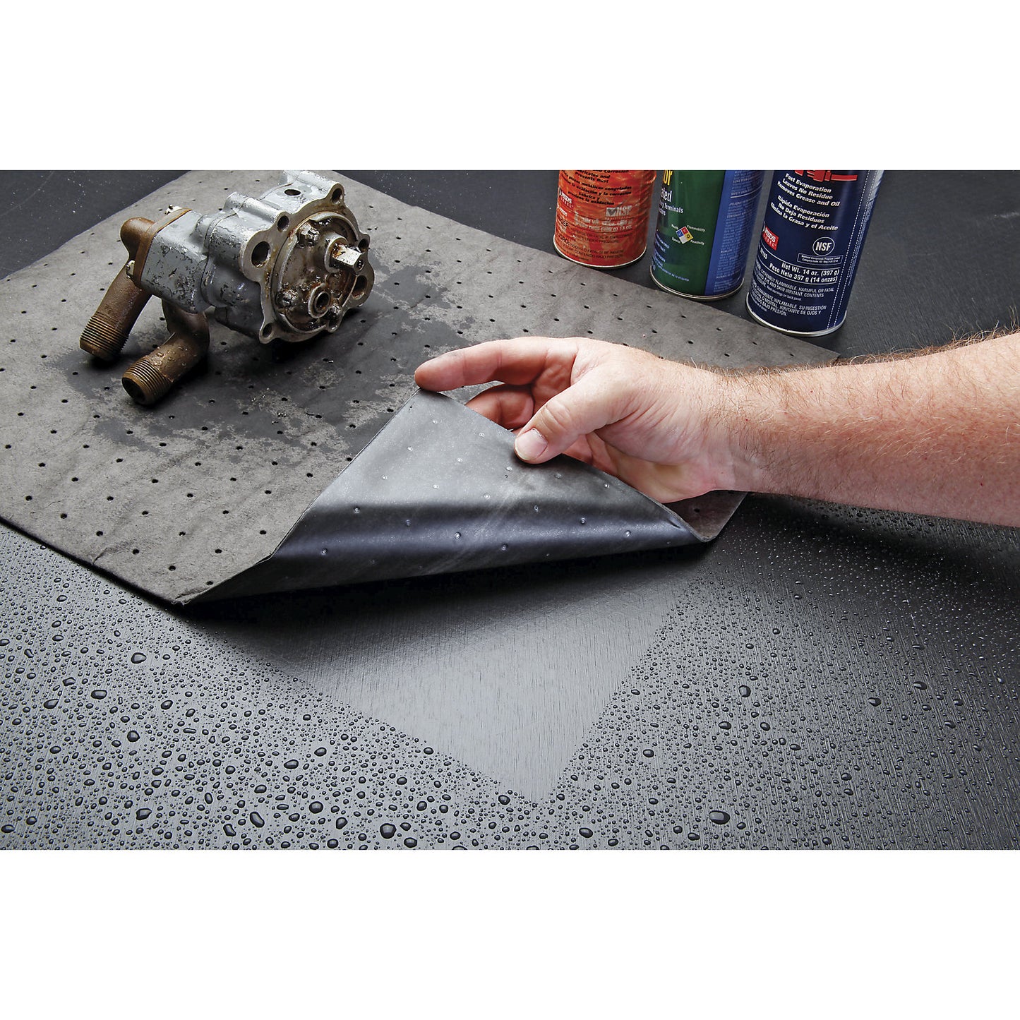 Universal absorbent sheeting mat with PE coating, pack of 50, WxL 390 x 510 mm.