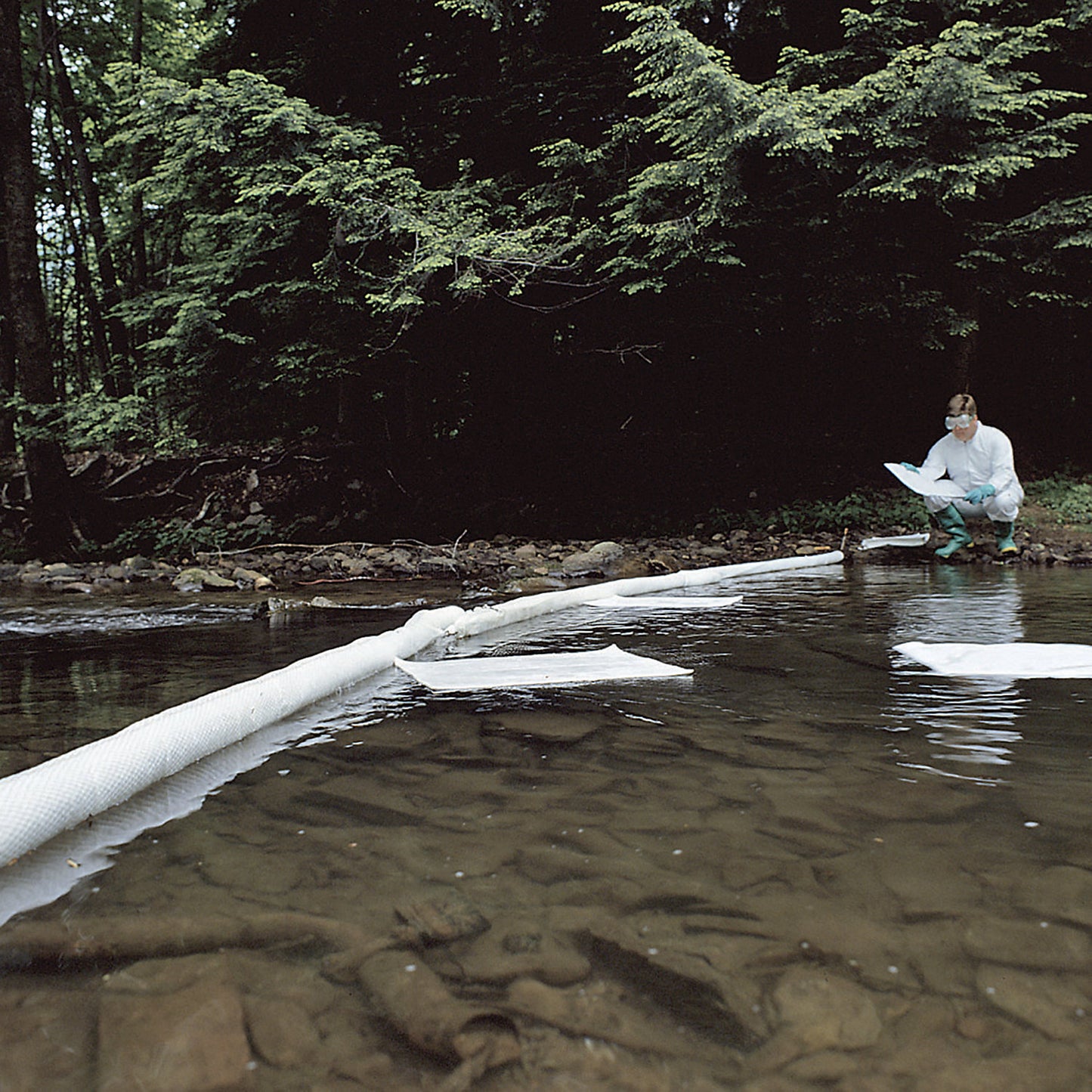 Oil-Only absorbent sheeting barrier, pack of 2, length 6 m, Ø 200 mm.