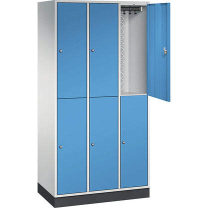 Intro double deck clothes lockers, 3 compartments, light grey / light blue, WxD 920 x 500 mm.