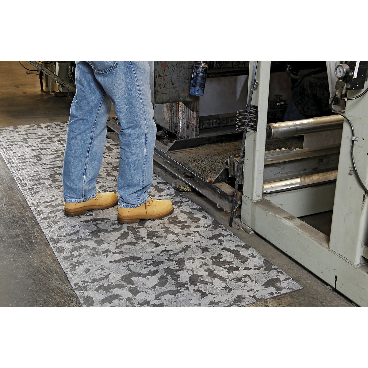 HAM-O® universal absorbent sheeting roll, universal version, length 46 m, width 810 mm, grey.