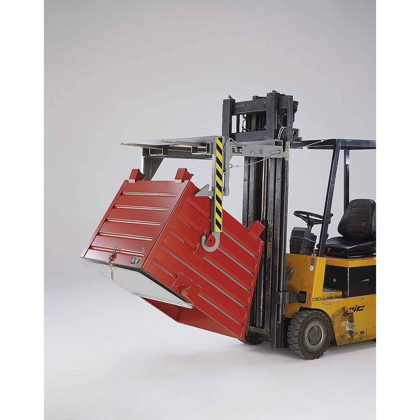 Forklift support bar for tilting skips and stacking containers, not for cranes, max. load 2000 kg, for container size 0.9 m³.