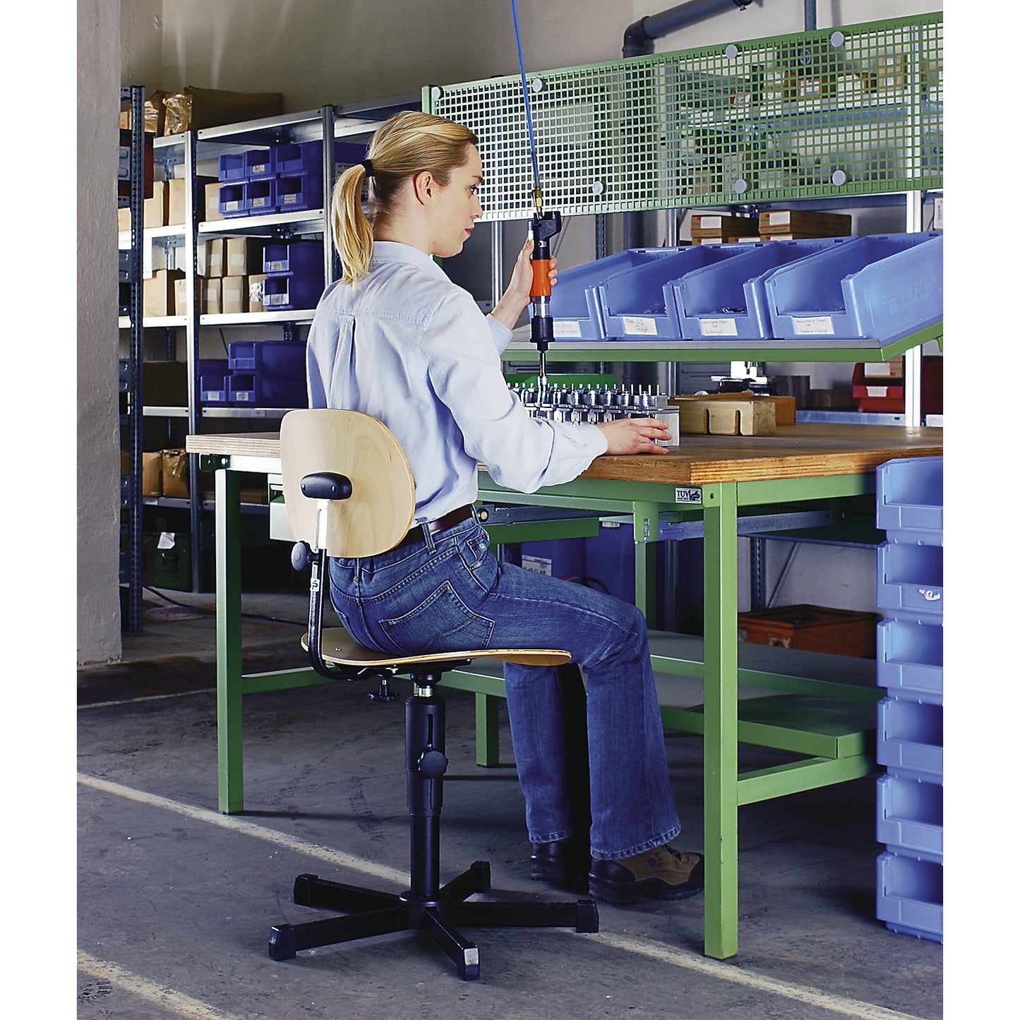Industrial swivel chair, manual height adjustment, with floor glides and foot rest, wood.