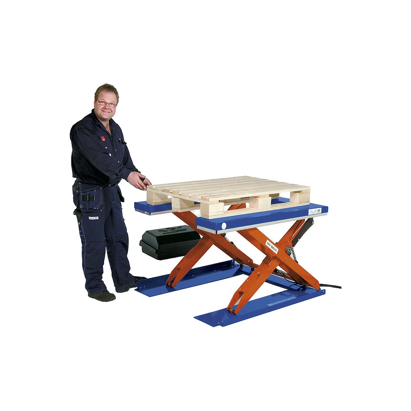 Low profile lift table, LxW 1450 x 1085 mm, lifting range up to 800 mm, U-shaped platform, 400 V, hand operated control unit.