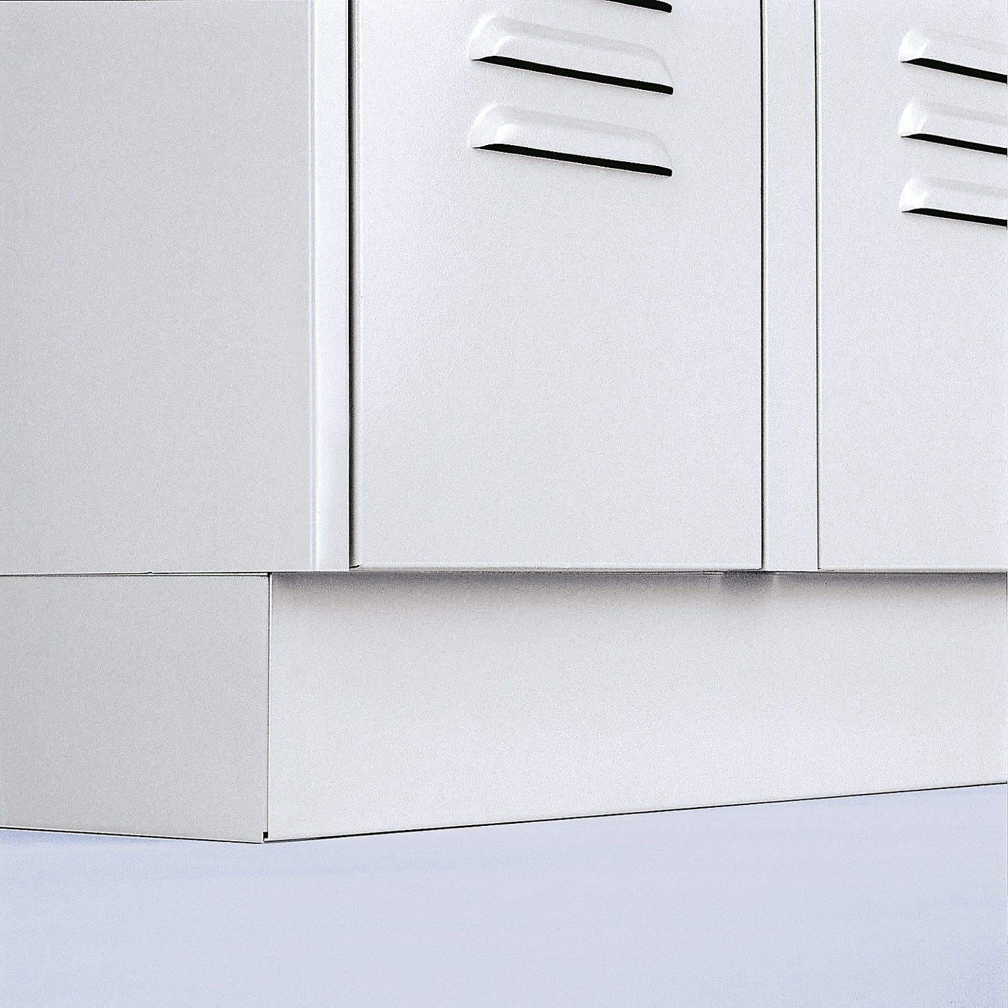 Plinth, height 100 mm, for steel locker, extra cost.