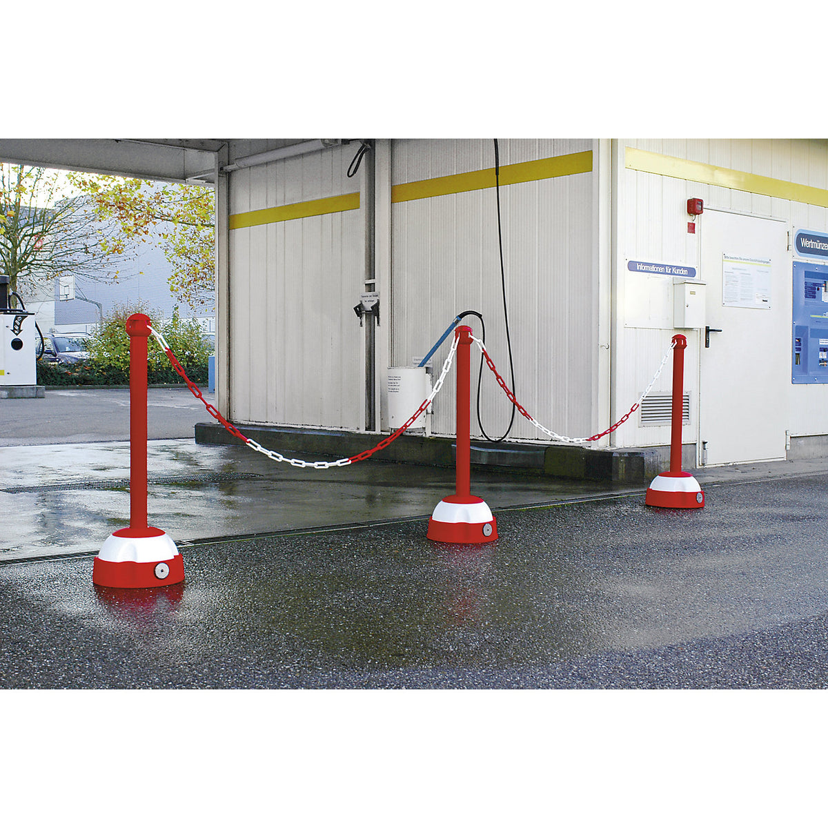 Hi-Vis chain post, for indoor and outdoor use, yellow / black.