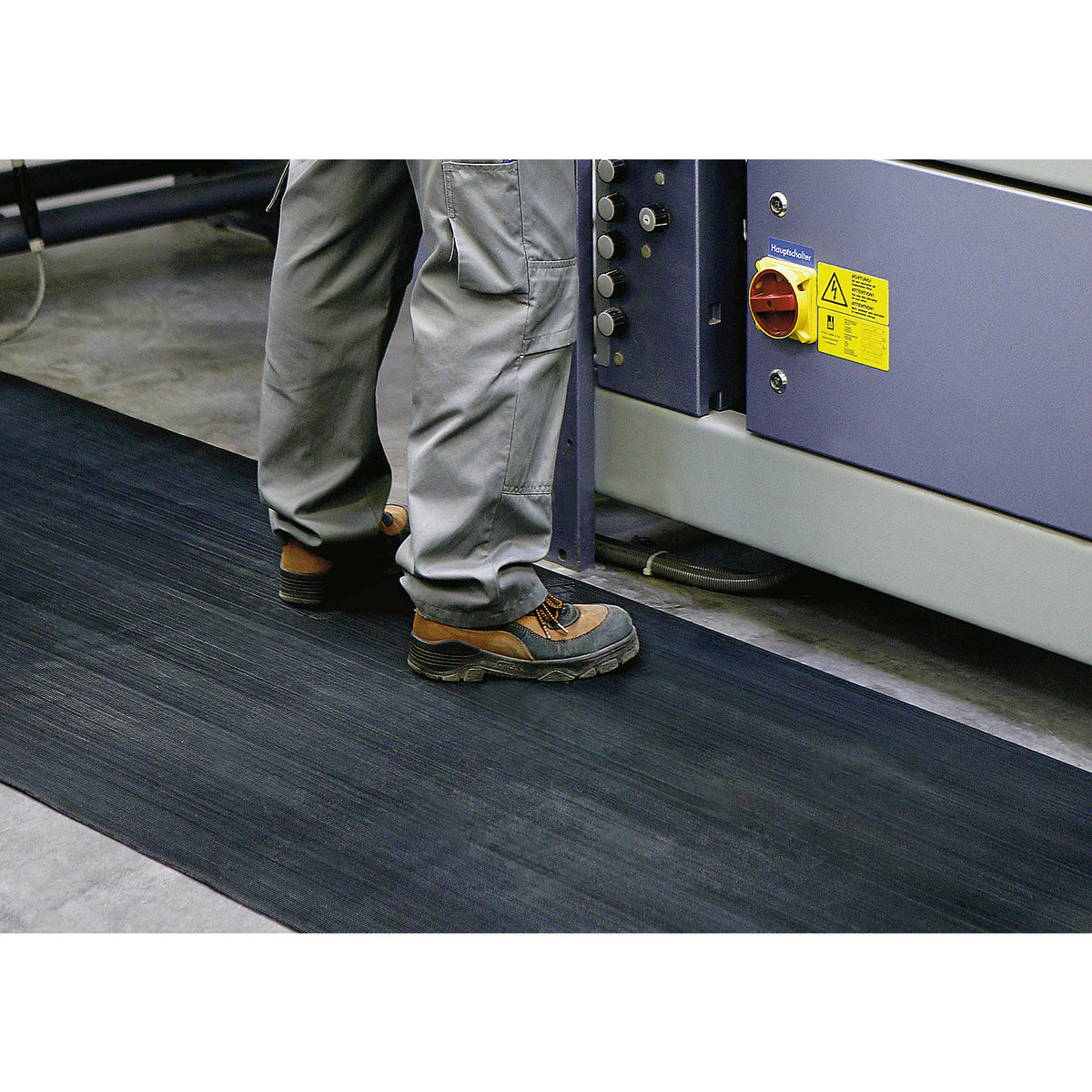 COBArib shelf and workbench matting, with closed surface, sold by the metre, width 900 mm, mat height 6 mm.