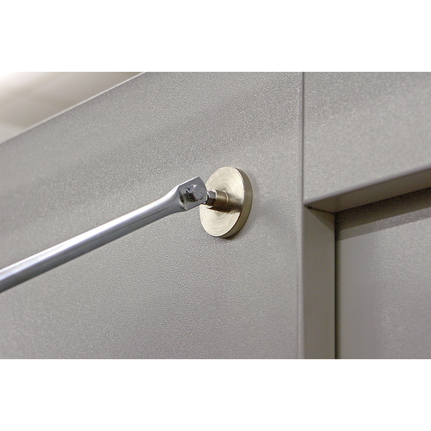 Round mirror with telescopic wall mounting bracket, with magnetic mounting bracket, mirror Ø 600 mm.