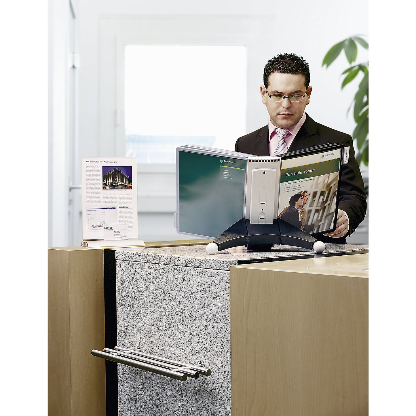 SHERPA modular table stand, holds 10 clear view panels, nylon.