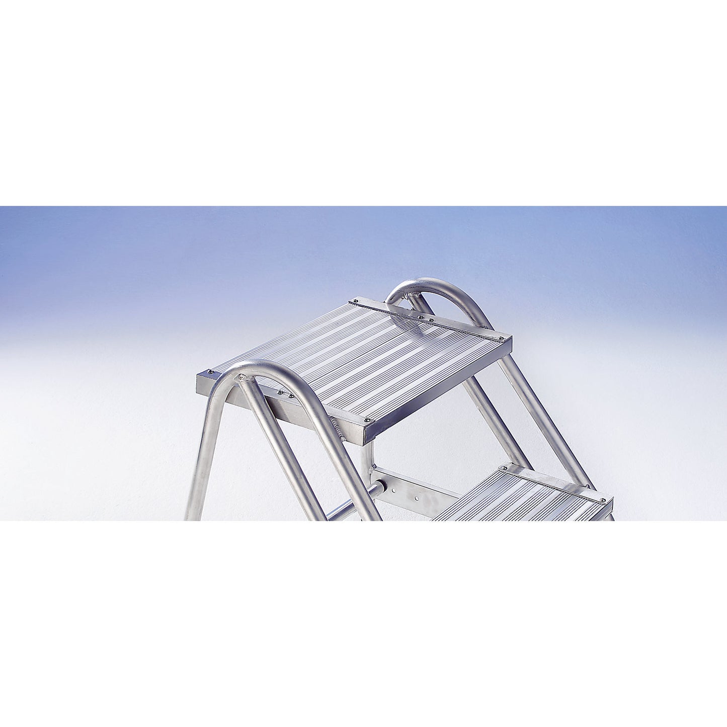 Aluminium work platform, steps made of ribbed aluminium, single sided access, 2 steps.