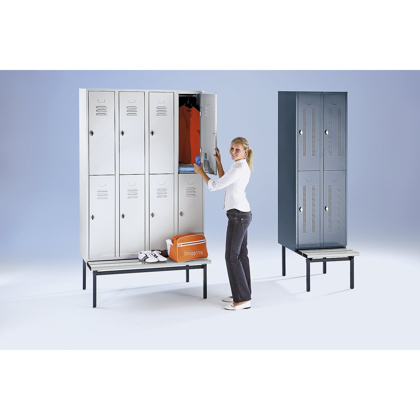 Berlin 2 double deck clothes locker with bench seat, 4 sections, blue grey, width 1600 mm, 8 compartments.